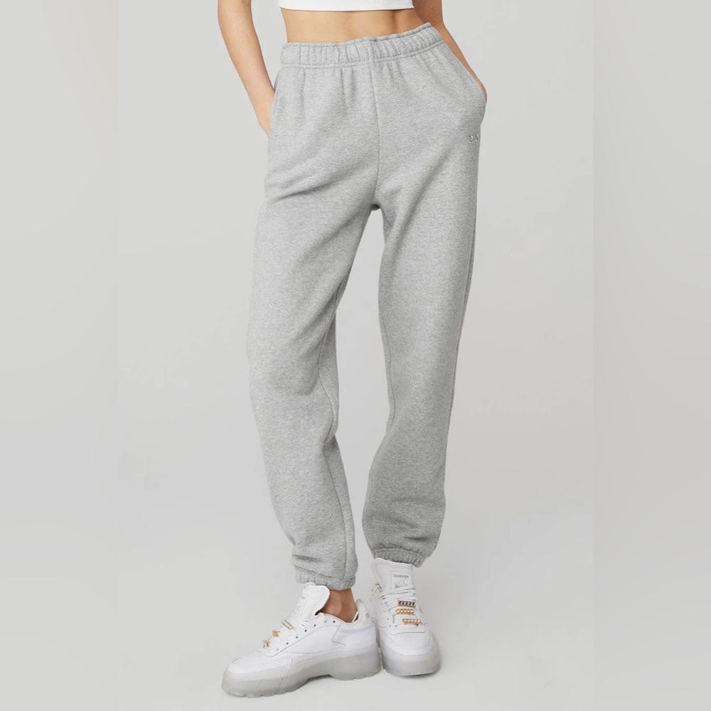 Alo Yoga Accolade Sweatpant - Athletic Heather Grey - S